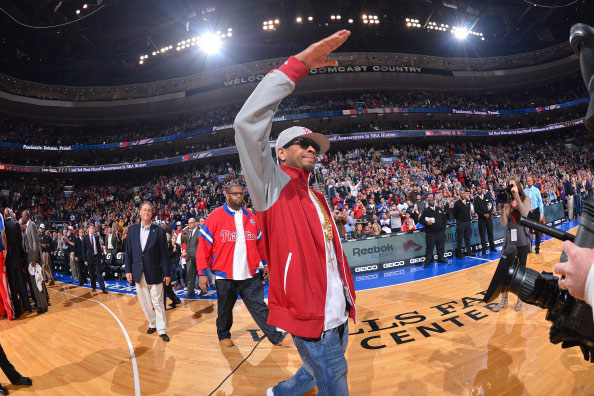 优秀！茂名这位姑娘勇夺全国举重冠军！（茂名姑娘摘得全国举重冠军，太厉害了！）