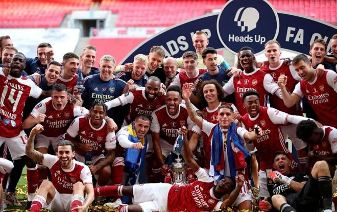 旺达向金-卡戴珊寻求离婚建议，后者：不要为了报复而做任何事（旺达向金·卡戴珊咨询离婚建议，金劝告：切勿出于报复采取任何行动）