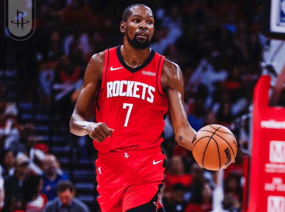 芒特传射建功当选最佳，曼联4比1大胜狼队（曼联4-1大胜狼队，芒特传射当选全场最佳）