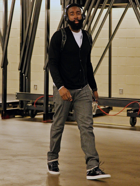 9场6球，身为中场的若昂-内维斯成为本赛季巴黎队内第一射手（中场若昂-内维斯9战6球，成巴黎本季队内头号射手）