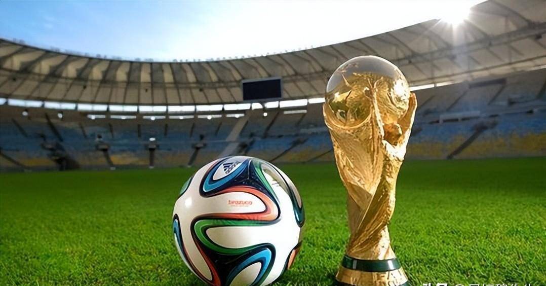 帕尔特伊听证会法院外，有抗议者举横幅批评阿森纳不作为（帕尔特伊听证会期间，法院外示威者打出横幅抨击阿森纳不作为）