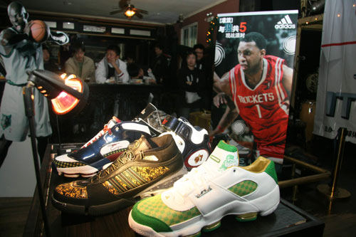 尤文靠防守反击拿下硬仗（稳守反击助尤文赢下硬仗）