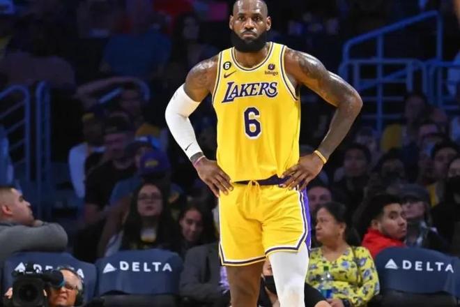 阿隆索听劝！首发拿掉1主力，皇马3-0差榜首1分，西甲2强争冠（阿隆索采纳建议！首发撤下一主力，皇马3-0奏凯距榜首仅1分，西甲双雄争冠白热化）