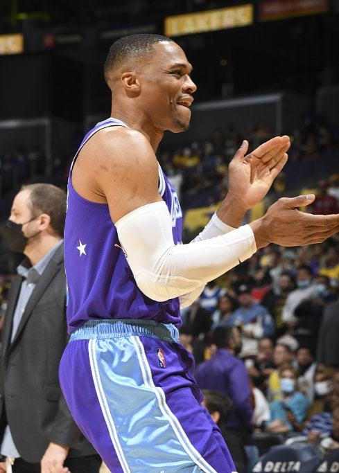 每体：库尔图瓦效力马竞时巴萨想签他，提交到技术部门后被否决（每体：库尔图瓦在马竞期间巴萨曾想引进，但经技术部门评估后被否决）