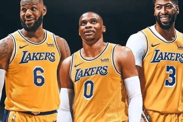 哥哥留下！TES官方：与队内下路Jackeylove续约（TES官宣：JackeyLove续约留队，哥哥继续镇守下路）